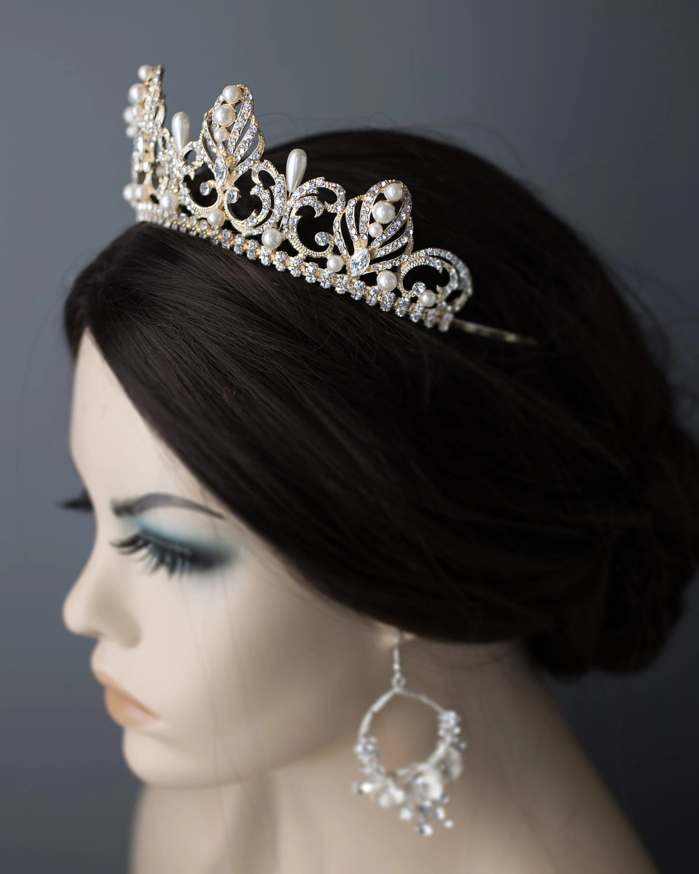 Regal Tiara of Tiara Drop Pearls