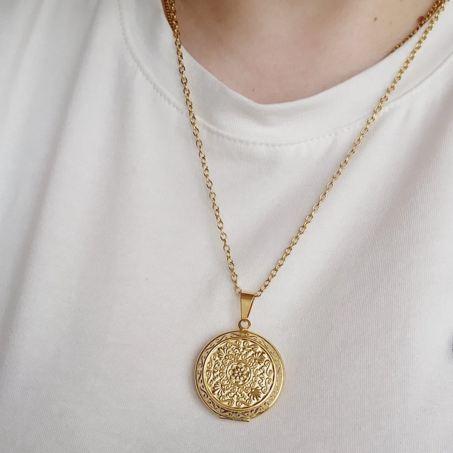 Vintage Relicario Gold Necklace
